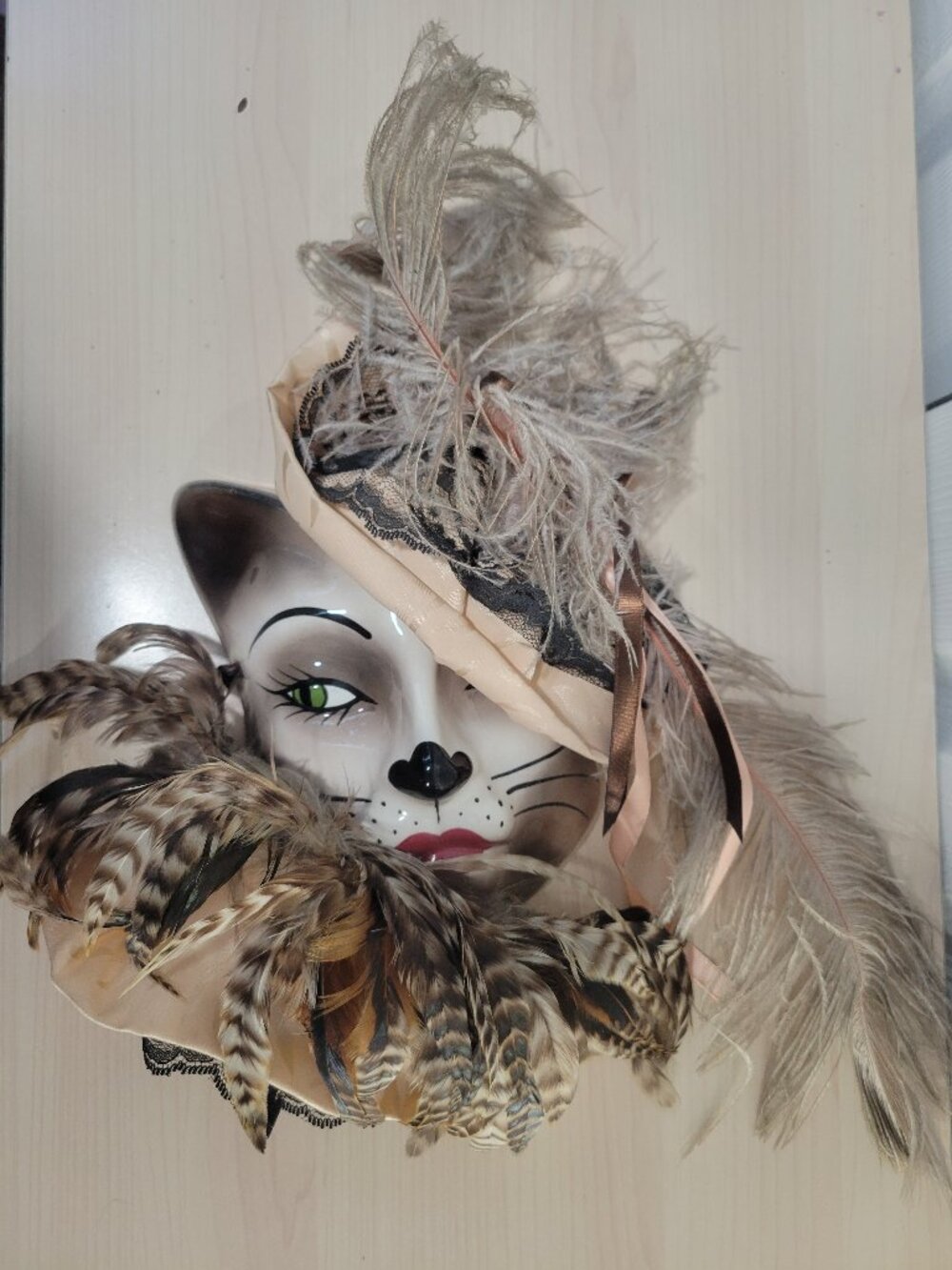 Vintage UNIQUE CREATIONS Ceramic Cat Mask Wall Hanging w/ Feather Hat 618/1000